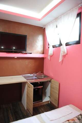 Апартаменты Apartments Erakovic Никшич Апартаменты с видом на сад-5